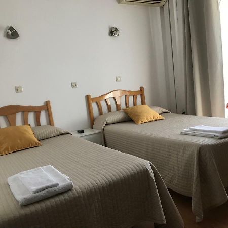 Hostal Trevinca Madrid Exteriör bild