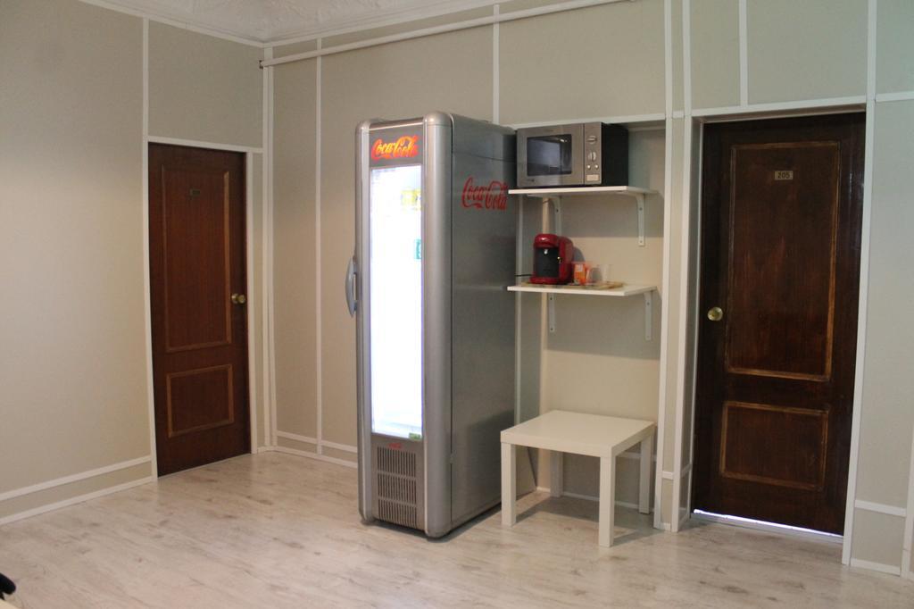 Hostal Trevinca Madrid Exteriör bild