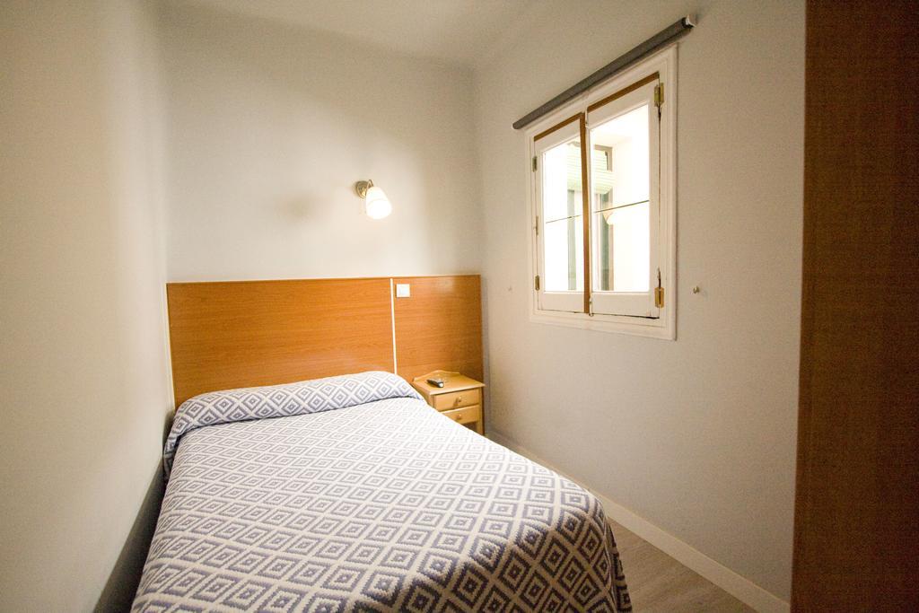 Hostal Trevinca Madrid Exteriör bild