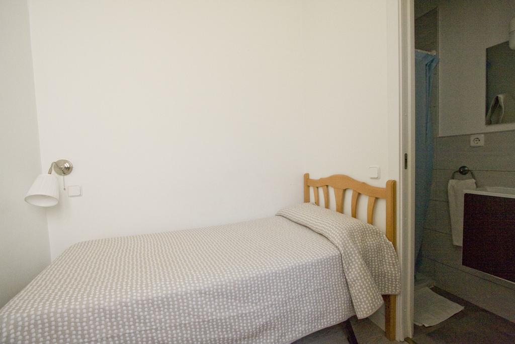 Hostal Trevinca Madrid Exteriör bild