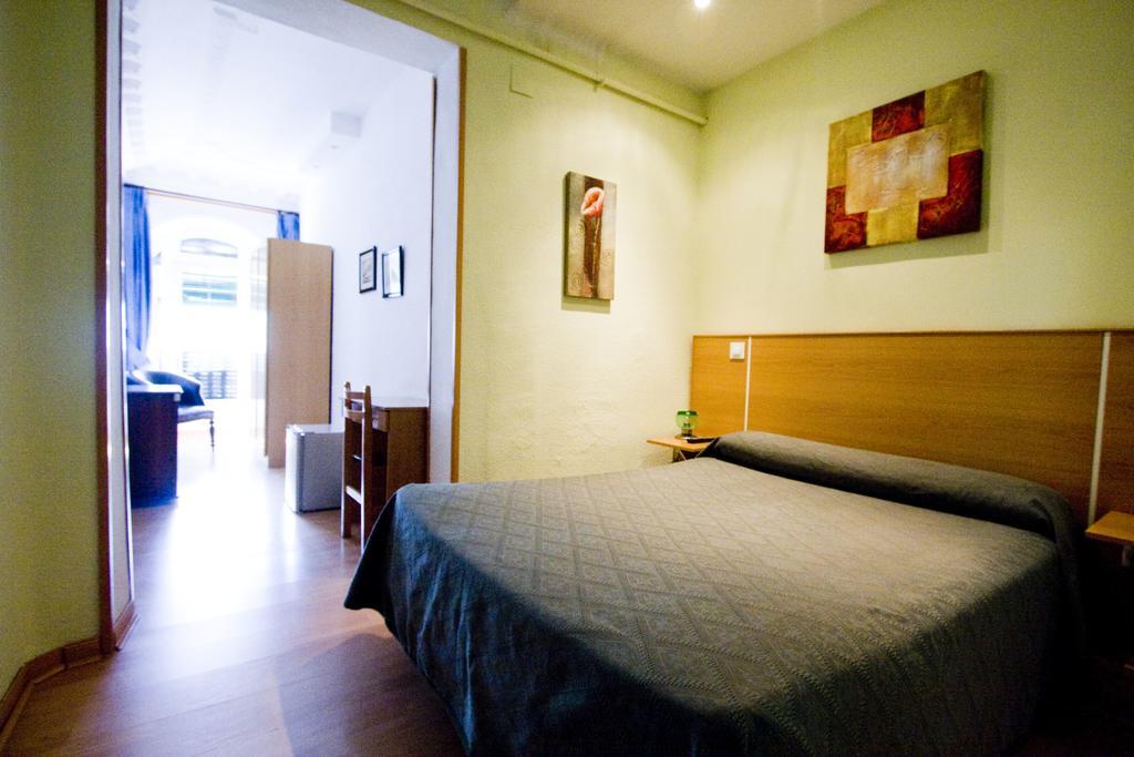 Hostal Trevinca Madrid Exteriör bild