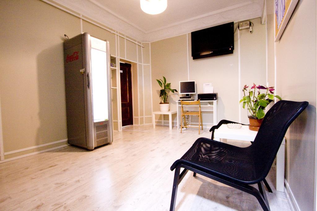 Hostal Trevinca Madrid Exteriör bild