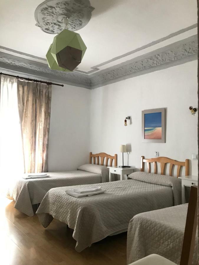 Hostal Trevinca Madrid Exteriör bild