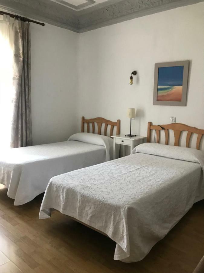 Hostal Trevinca Madrid Exteriör bild