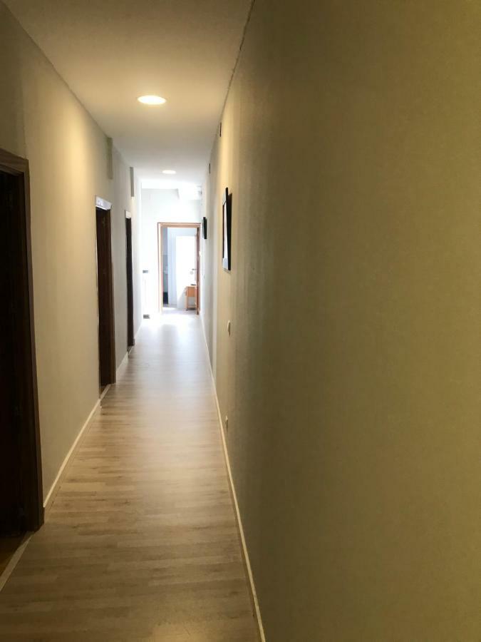 Hostal Trevinca Madrid Exteriör bild