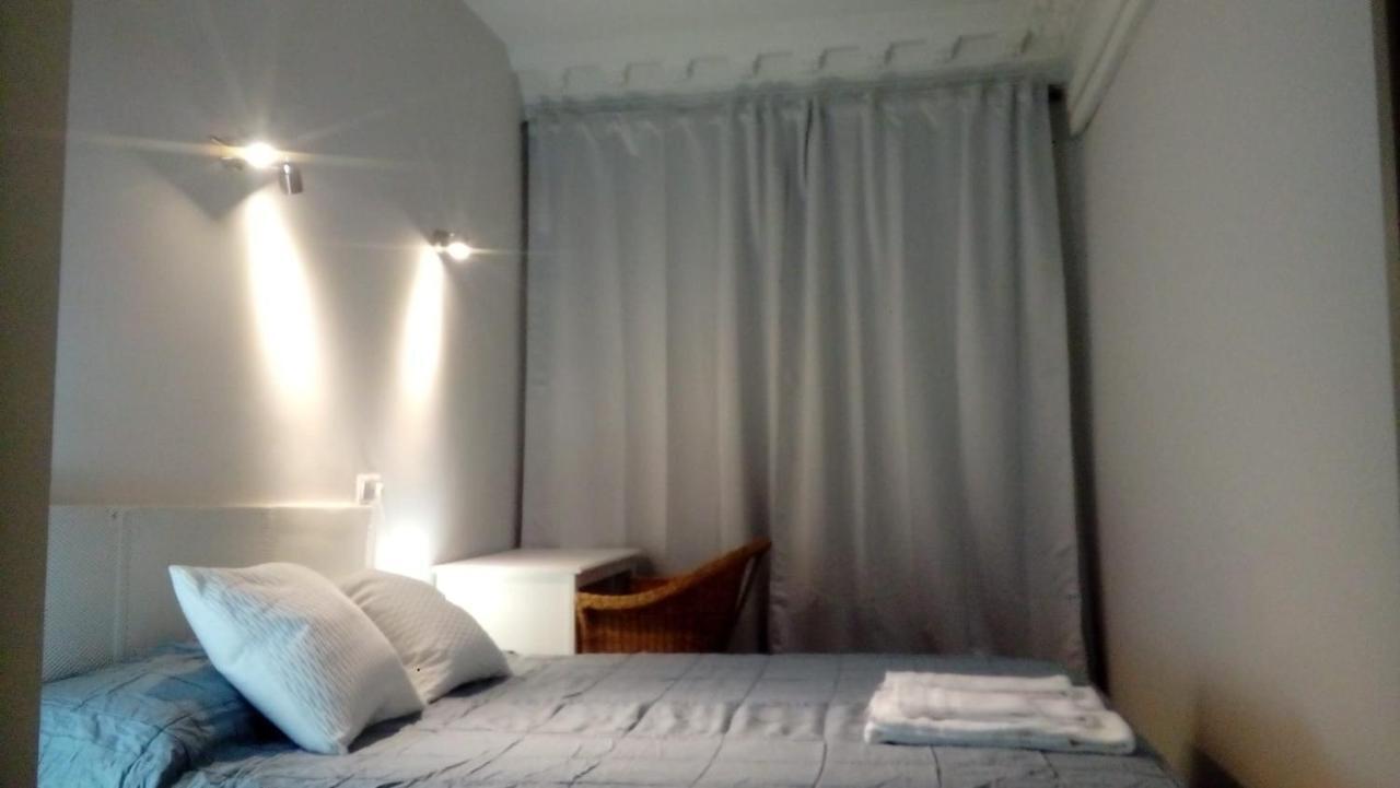 Hostal Trevinca Madrid Exteriör bild