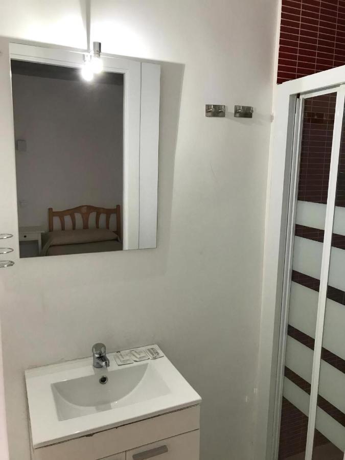 Hostal Trevinca Madrid Exteriör bild